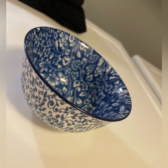 Two Blue & White Small Ceramic Bowls - Picture 4 of 4